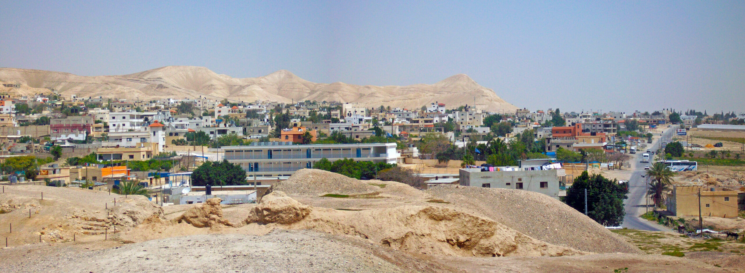 Jericho_cityscape_from_wall_ruins